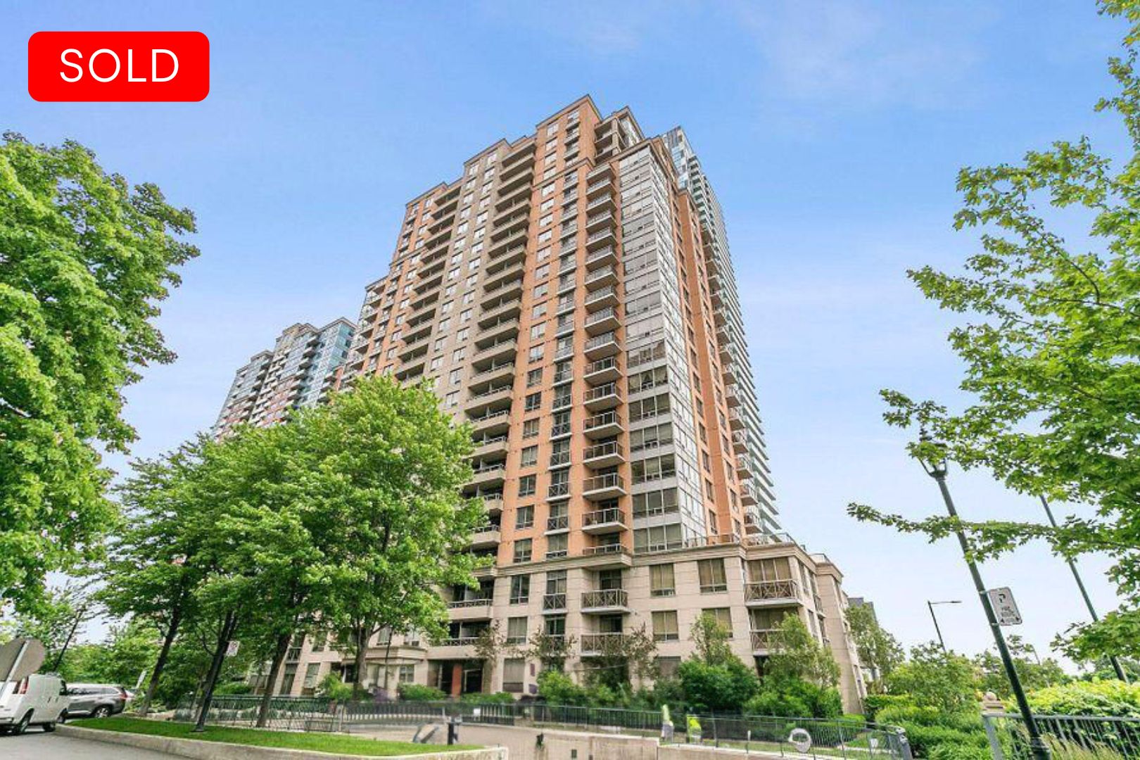 Mississauga - 5233 Dundas St W 819